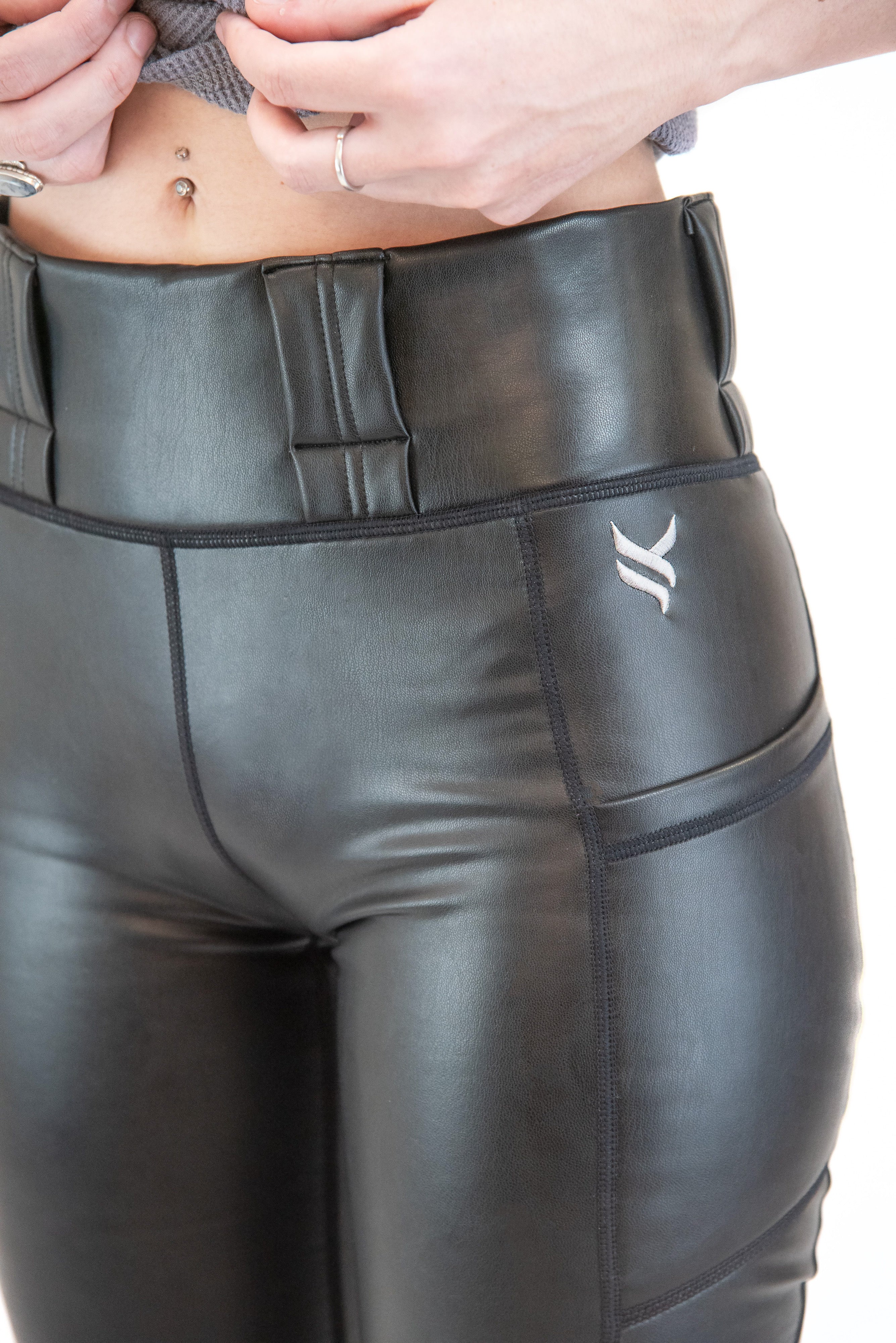 【美品】NOMADIK ウェア L BEG 22-23 22-23モデル NOMADIK ノマディック スノーボード ウェア 777 JKT