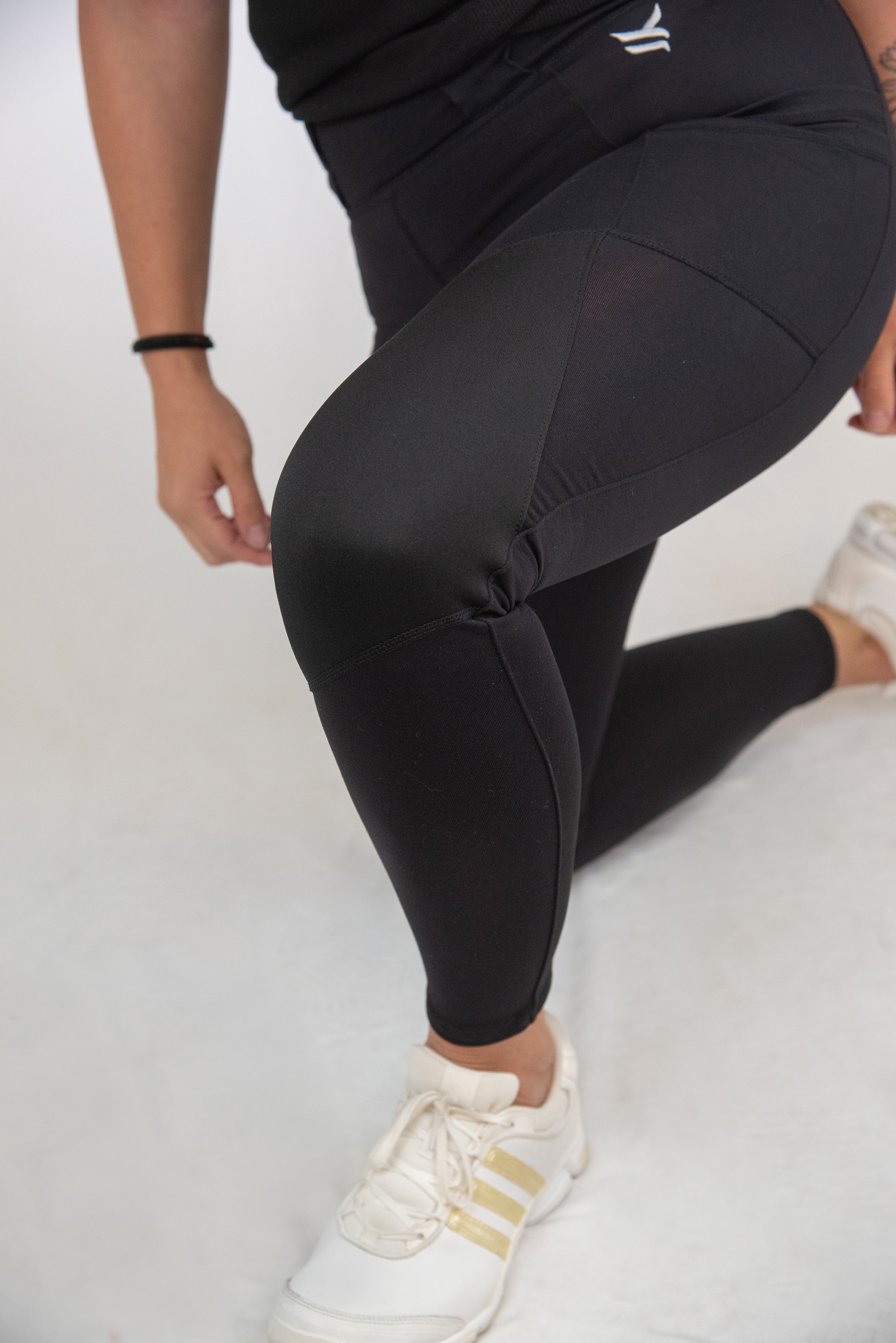 女性が喜ぶ♪ Crusader Leggings Mid-Rise, Black – Vakandi Apparel 洋楽